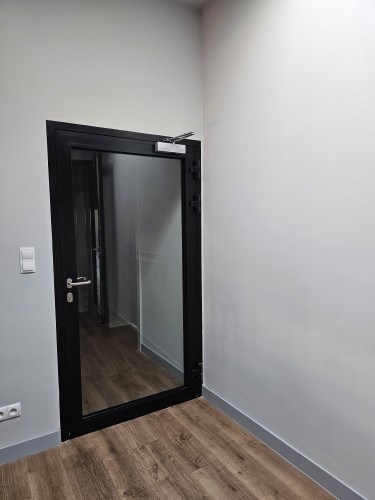 Drzwi PPOŻ aluminiowe jednoskrzydłowe z całkowitym przeszkleniem
