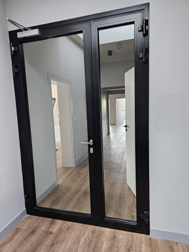 Drzwi EI30 szklane aluminiowe dwuskrzydłowe