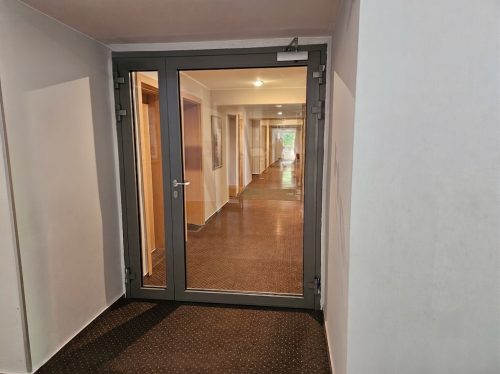 Drzwi aluminiowe ppoż jednoskrzydłowe do obiektów użyteczności publicznej